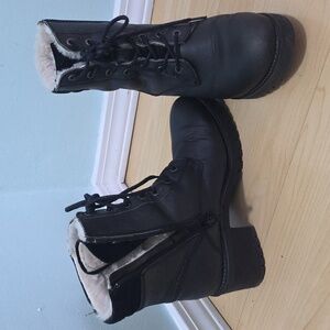 OVERLAND | Mustang Sheepskin Lined Waterproof Leather Boots in Storm/Black